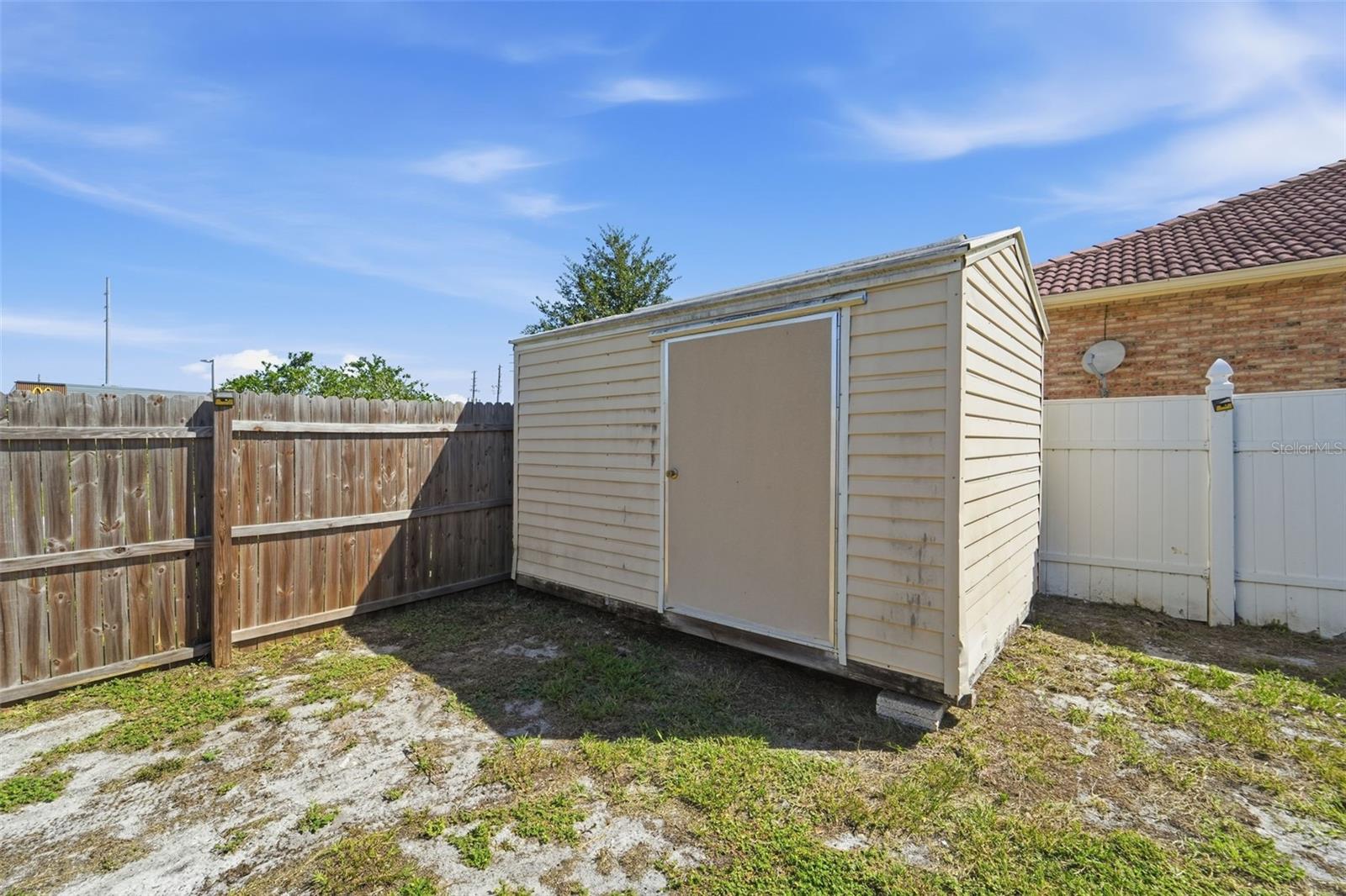 1289 DANDELION DR