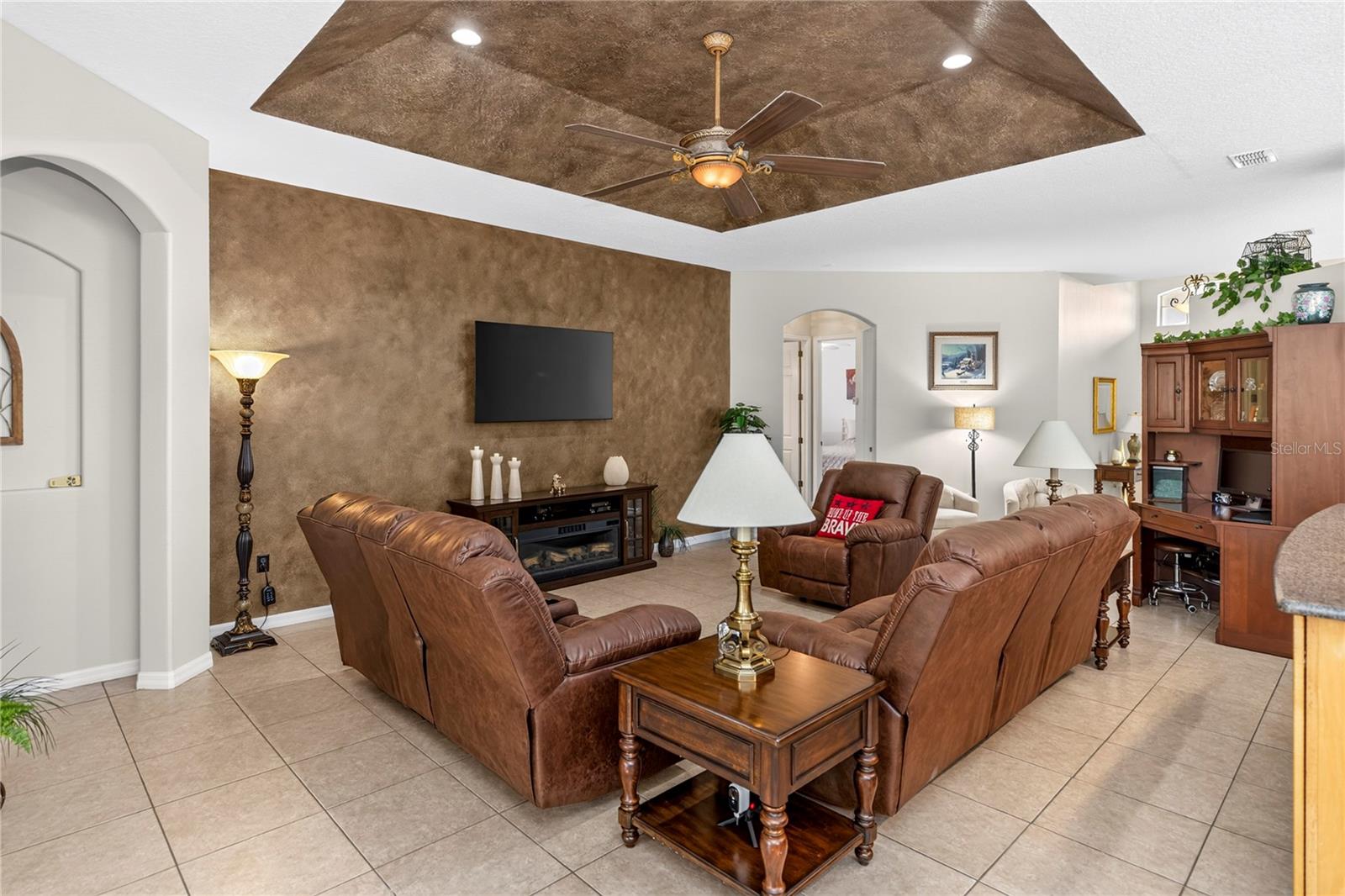 619 NEWHALL LN