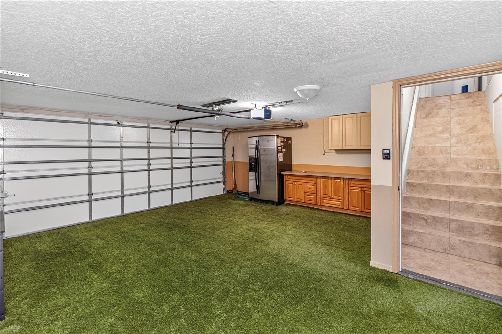 690 W LISBON PKWY