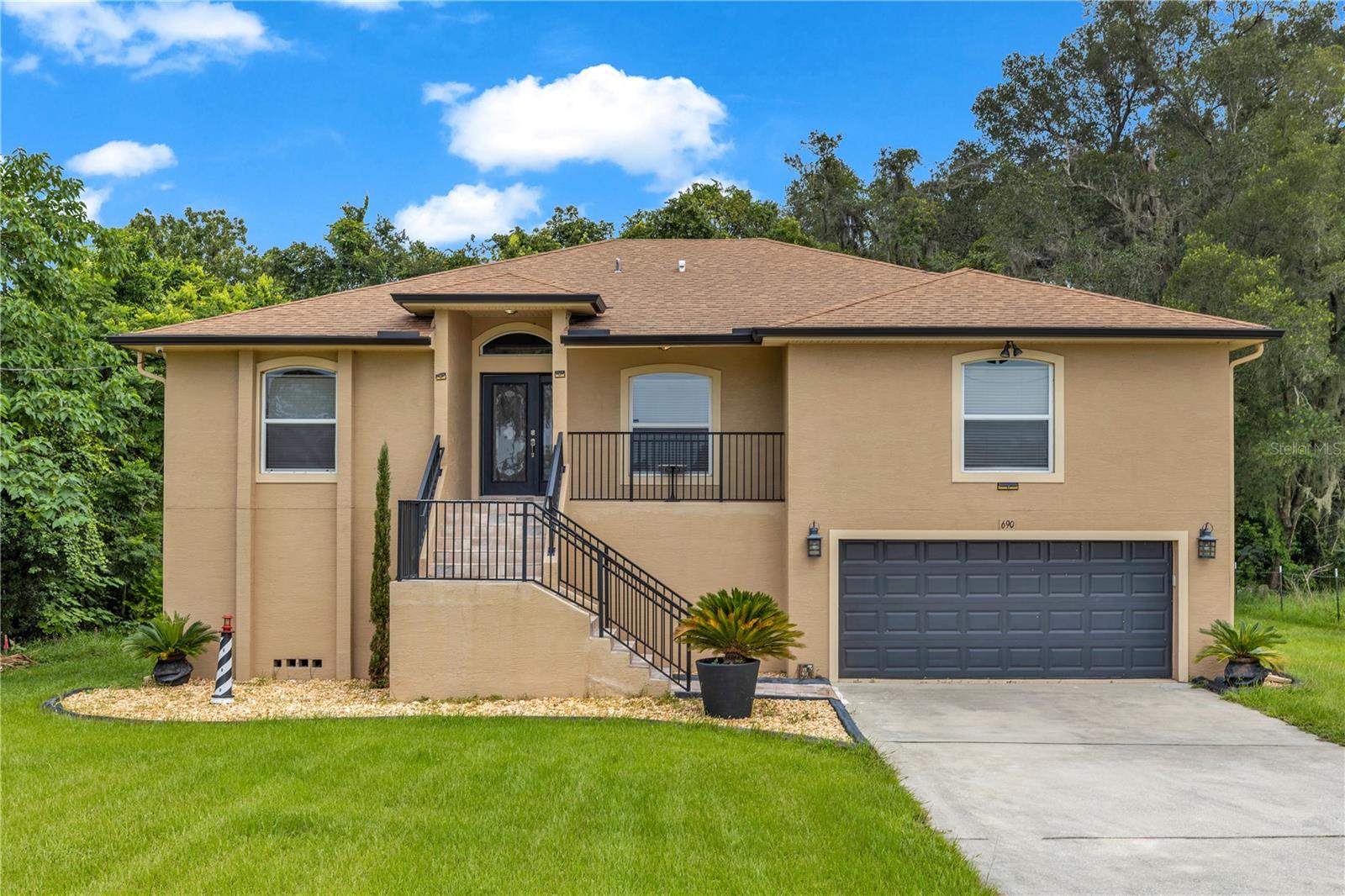 690 W LISBON PKWY