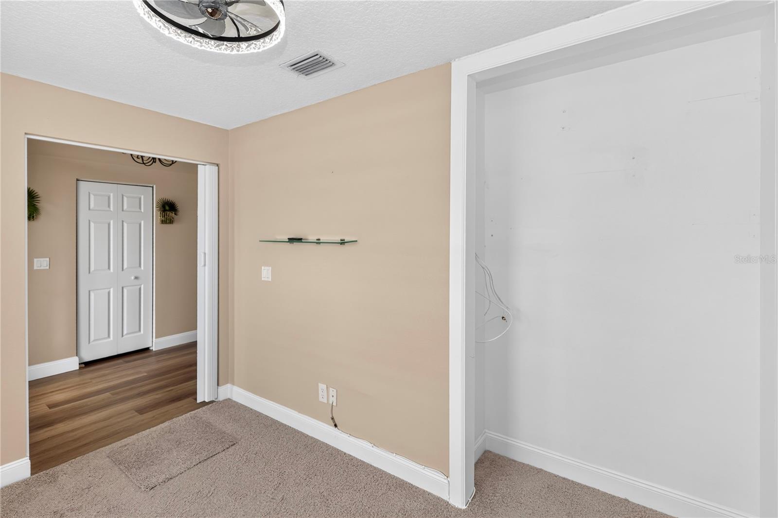 690 W LISBON PKWY