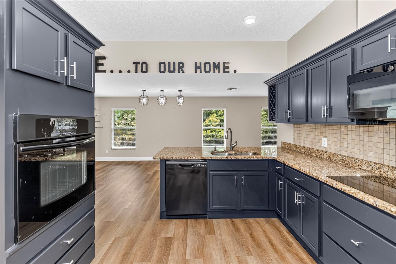 690 W LISBON PKWY
