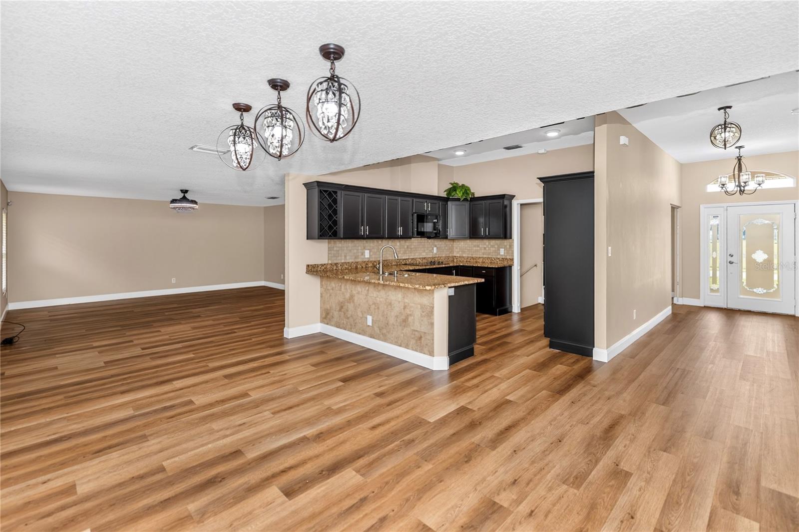 690 W LISBON PKWY