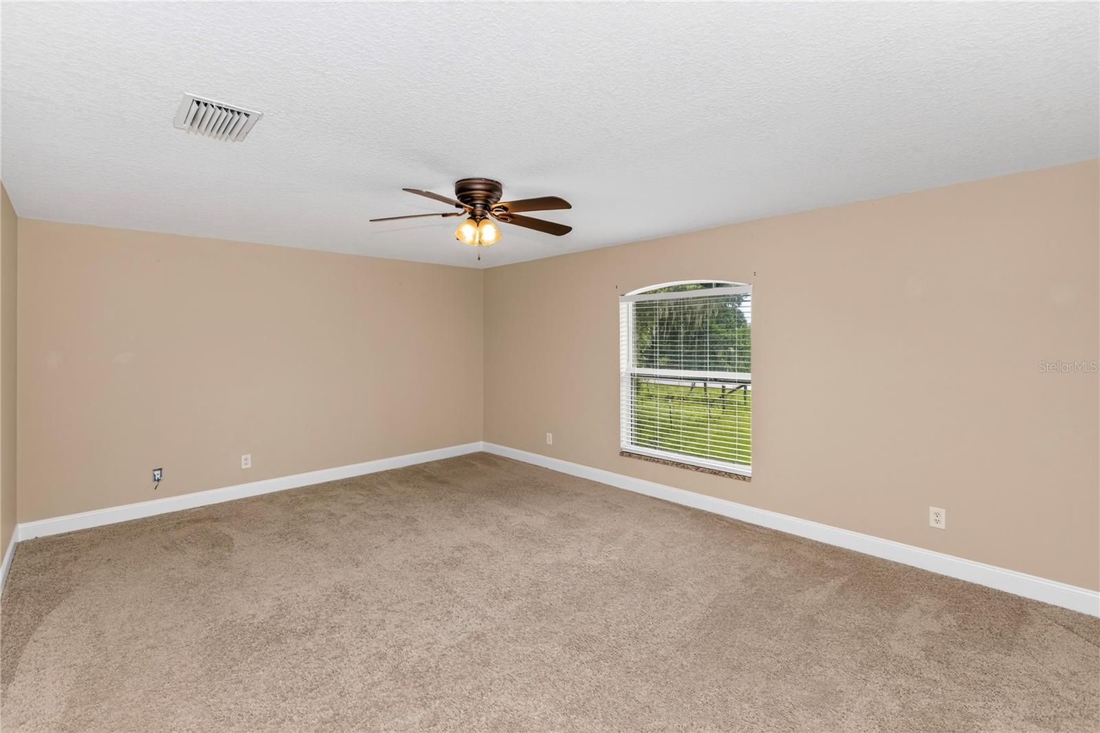 690 W LISBON PKWY