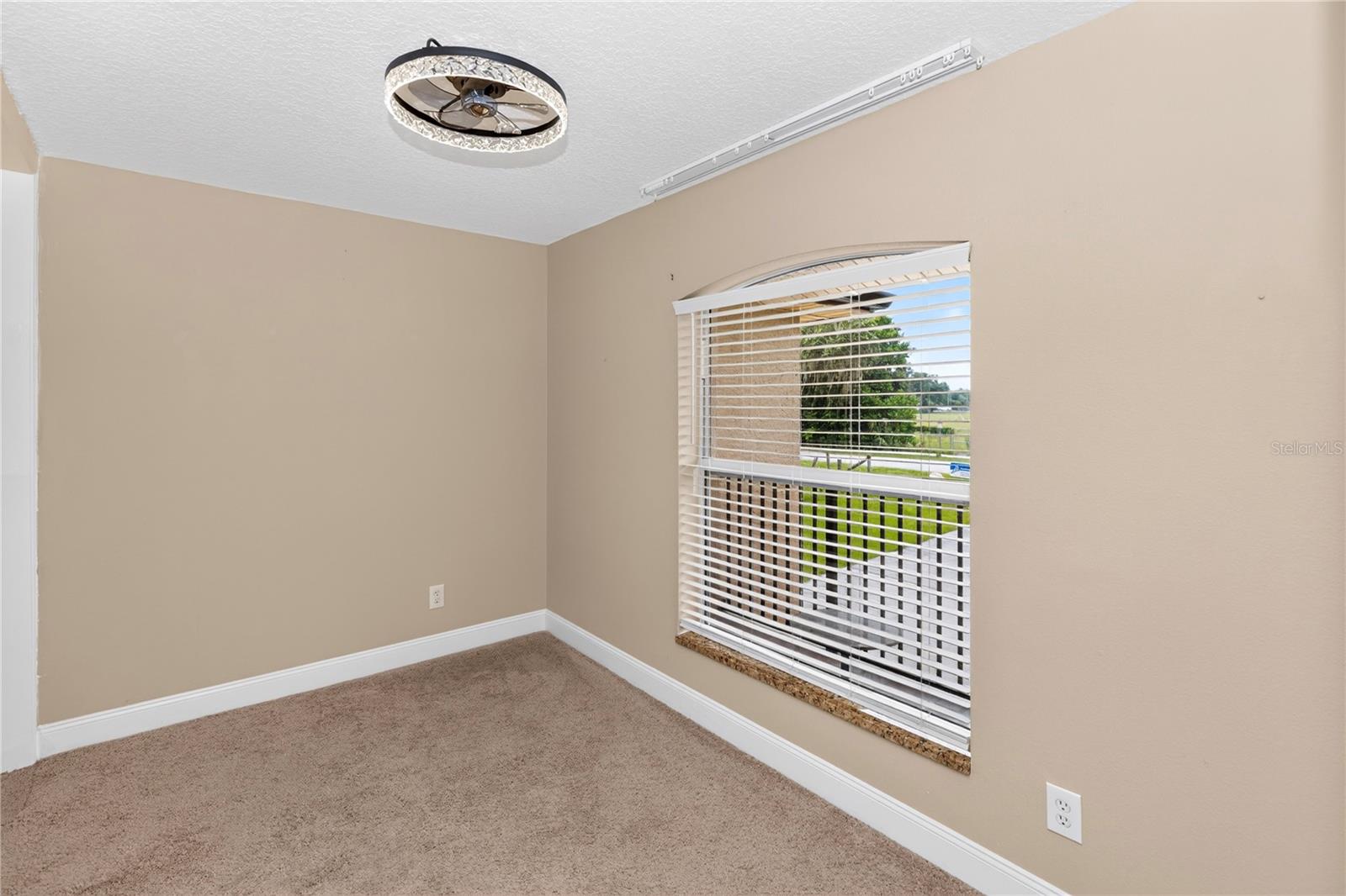 690 W LISBON PKWY