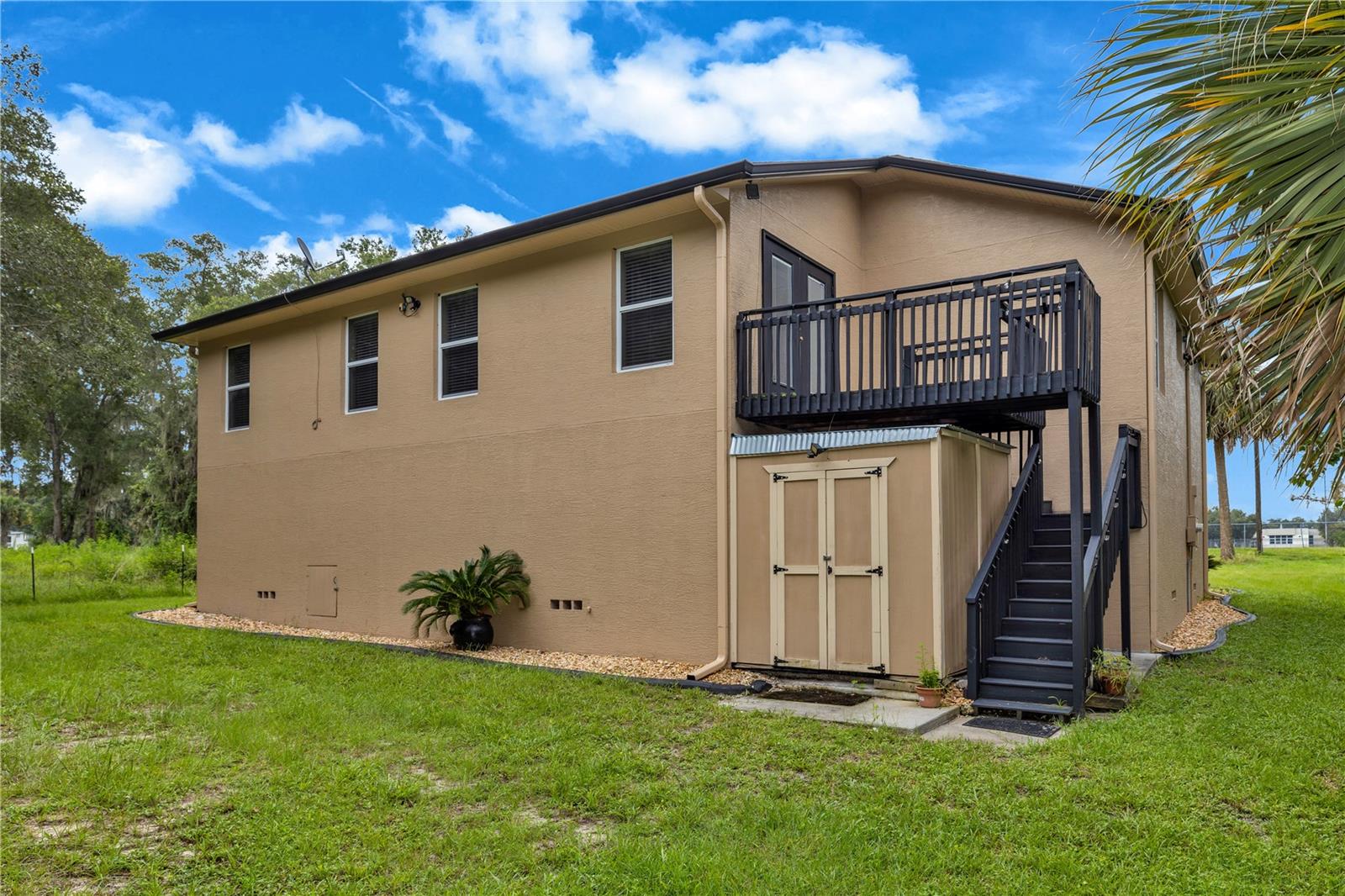 690 W LISBON PKWY