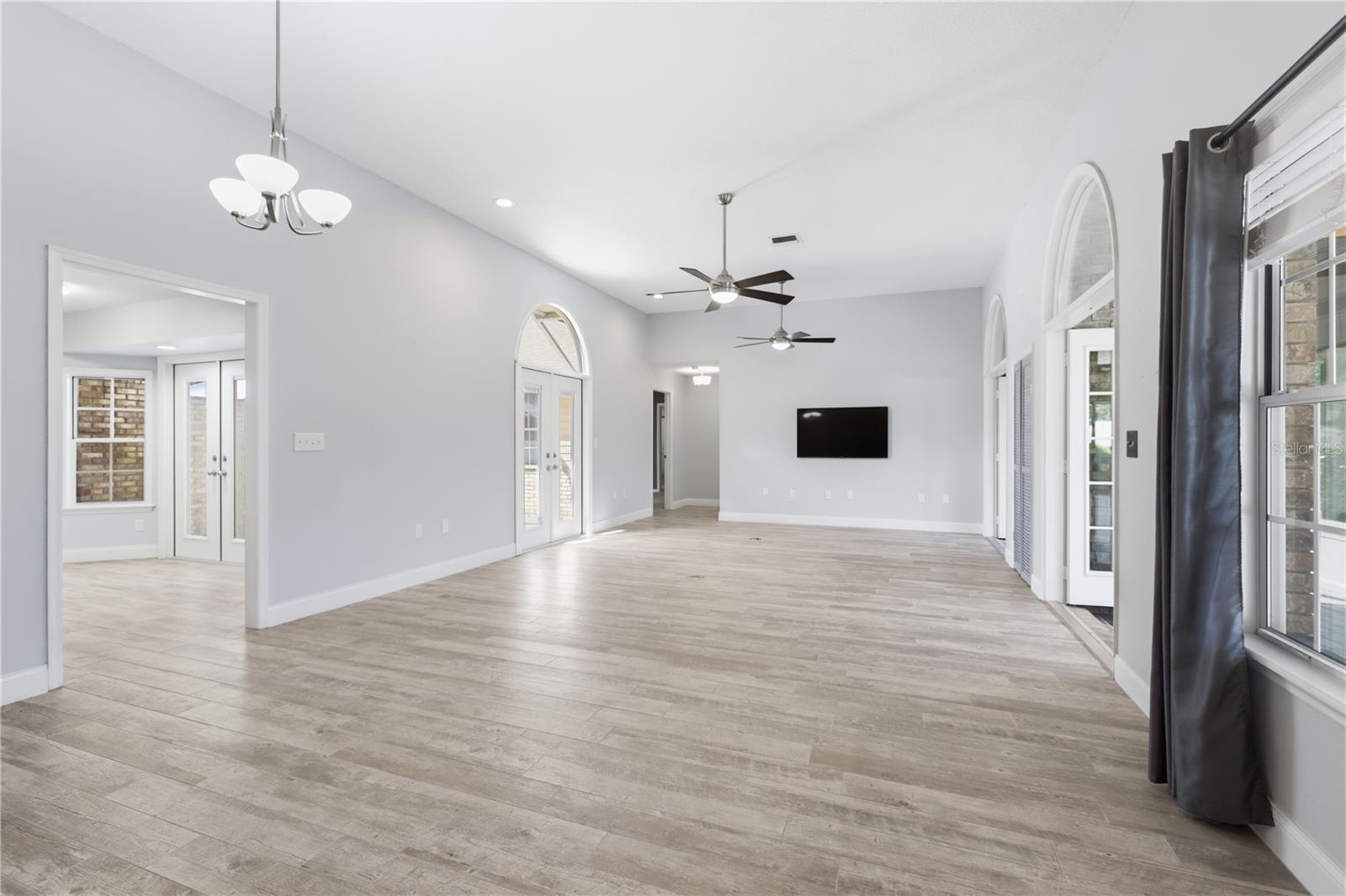 2500 S GLEN EAGLES DR