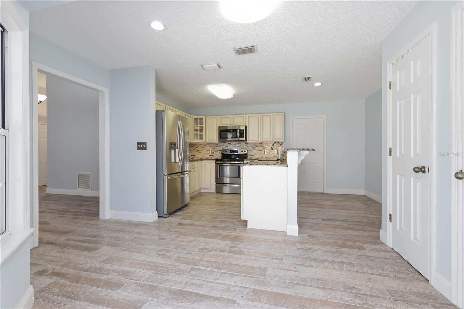 2500 S GLEN EAGLES DR