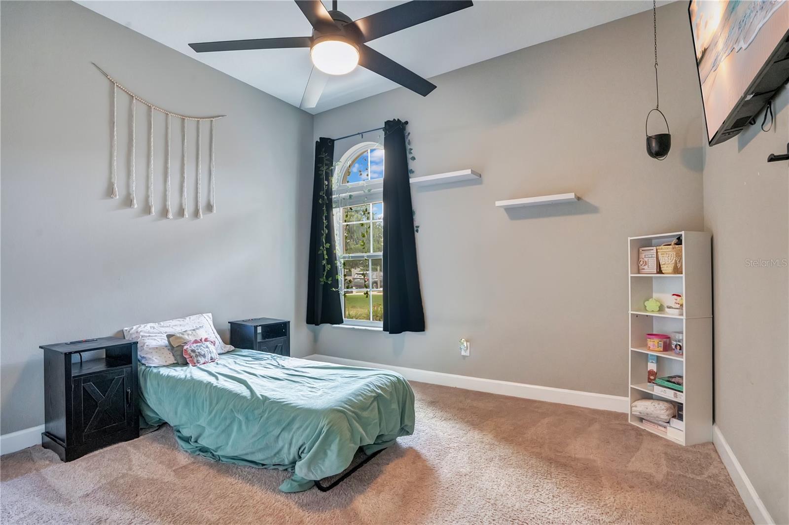586 NEWHALL LN