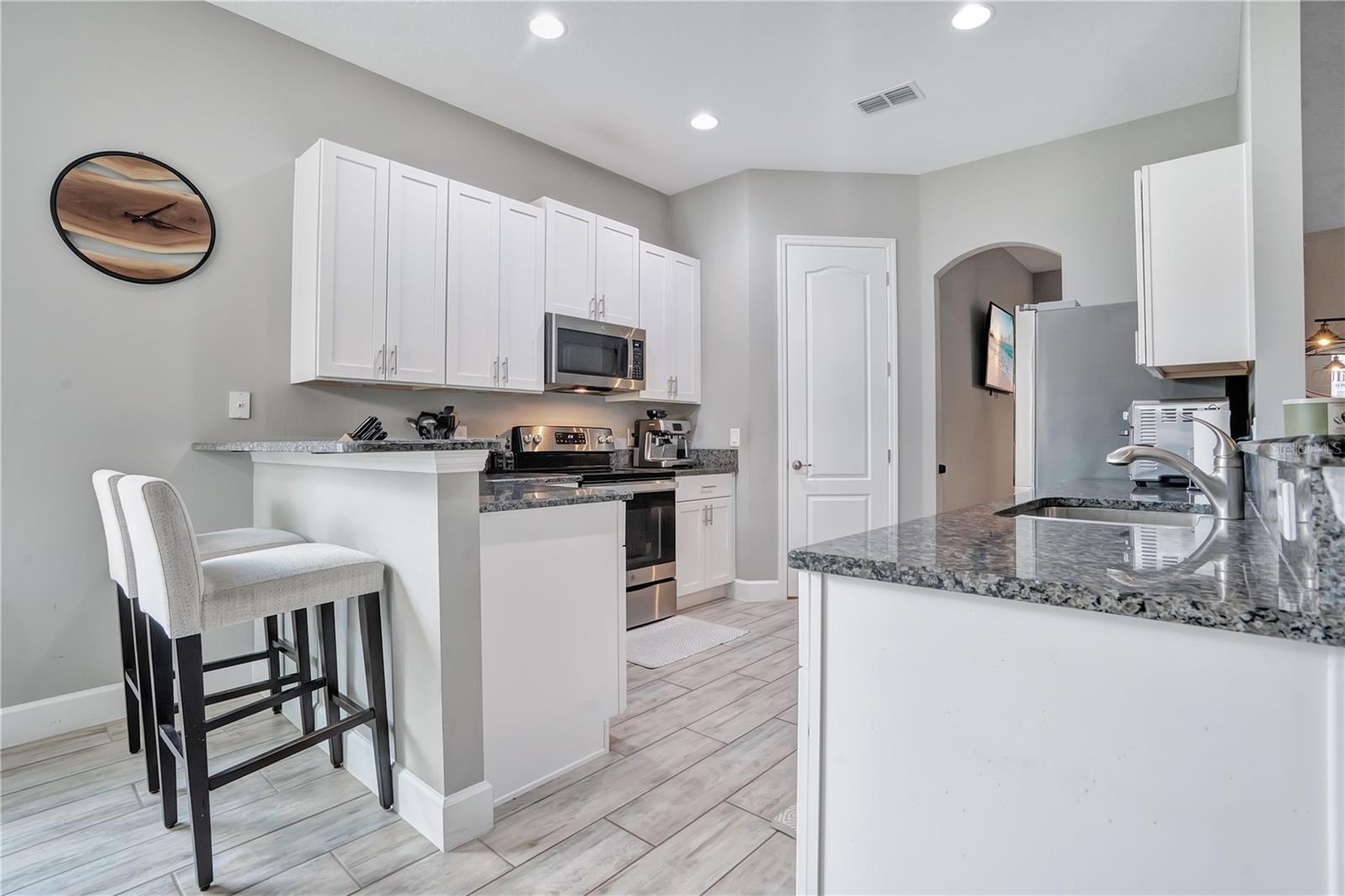 586 NEWHALL LN