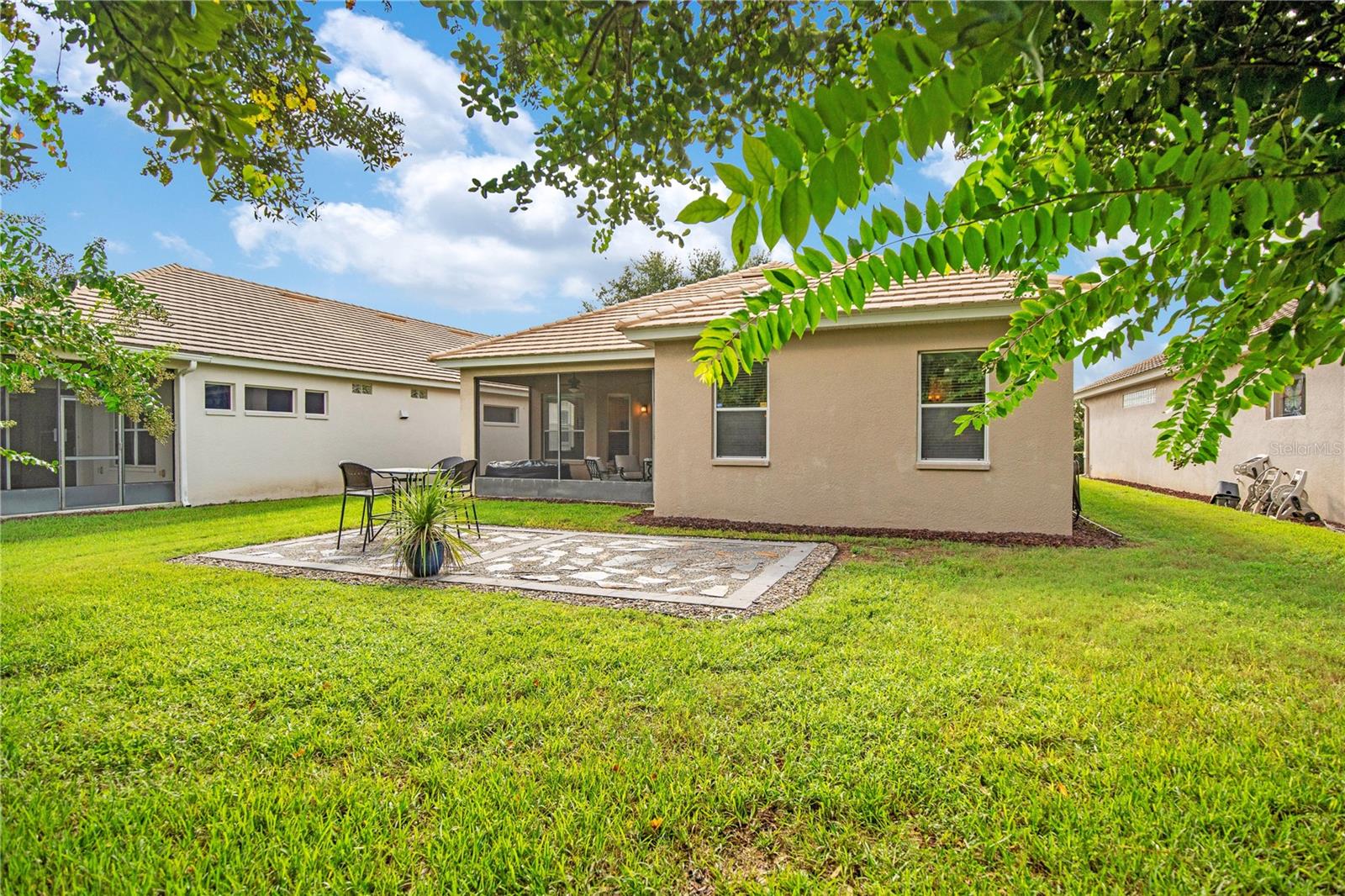 526 NEWHALL LN