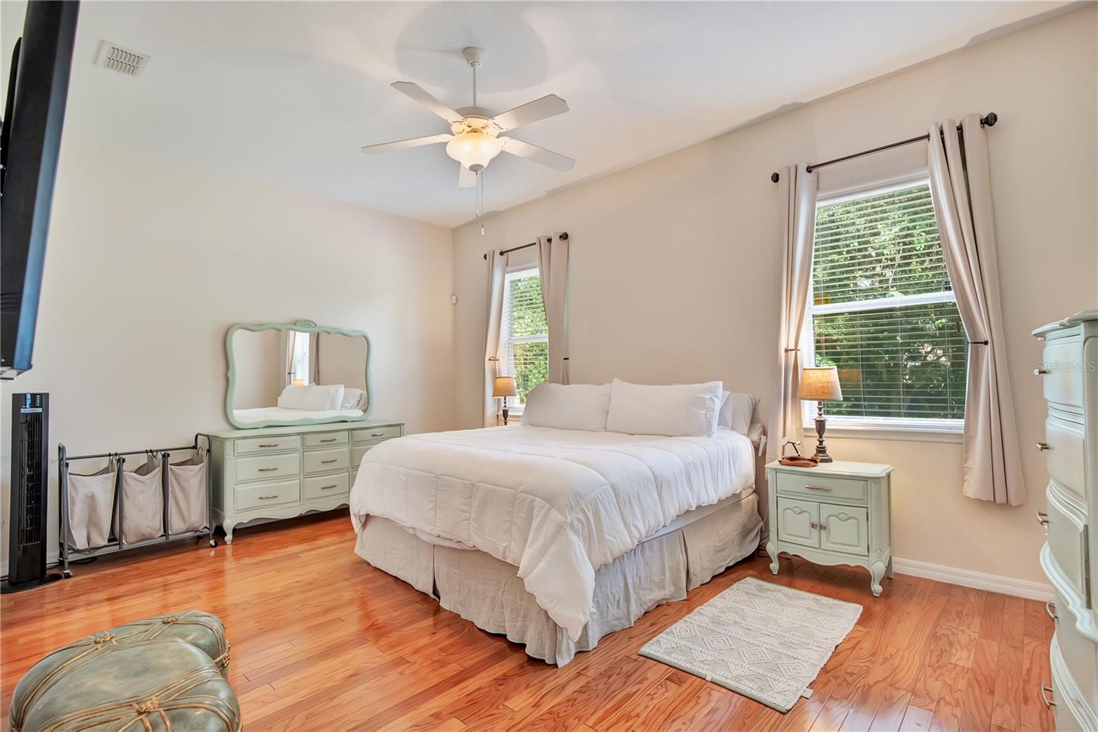 526 NEWHALL LN
