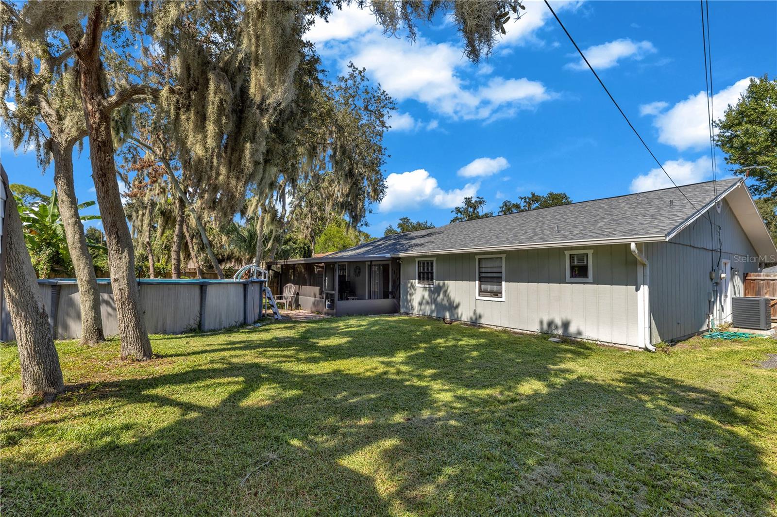 2512 PINE TREE DR