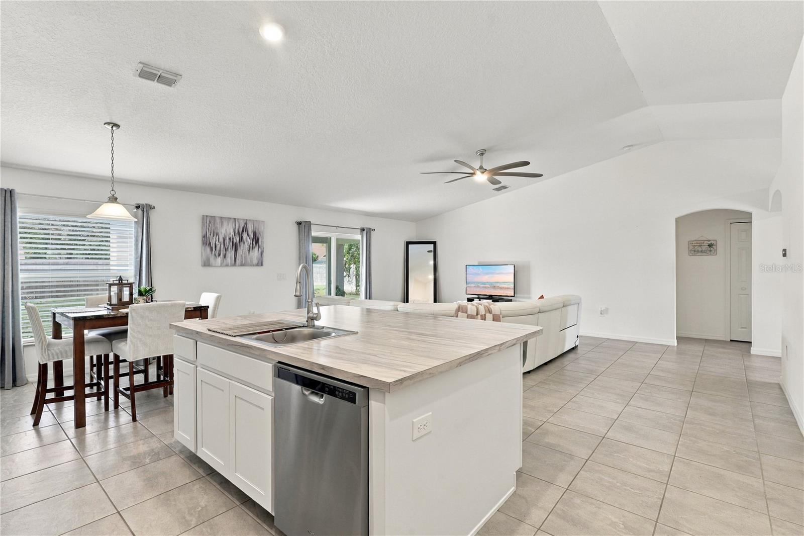 1162 NE PRESCOTT BLVD
