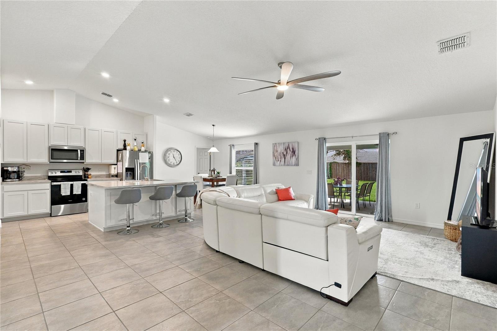 1162 NE PRESCOTT BLVD