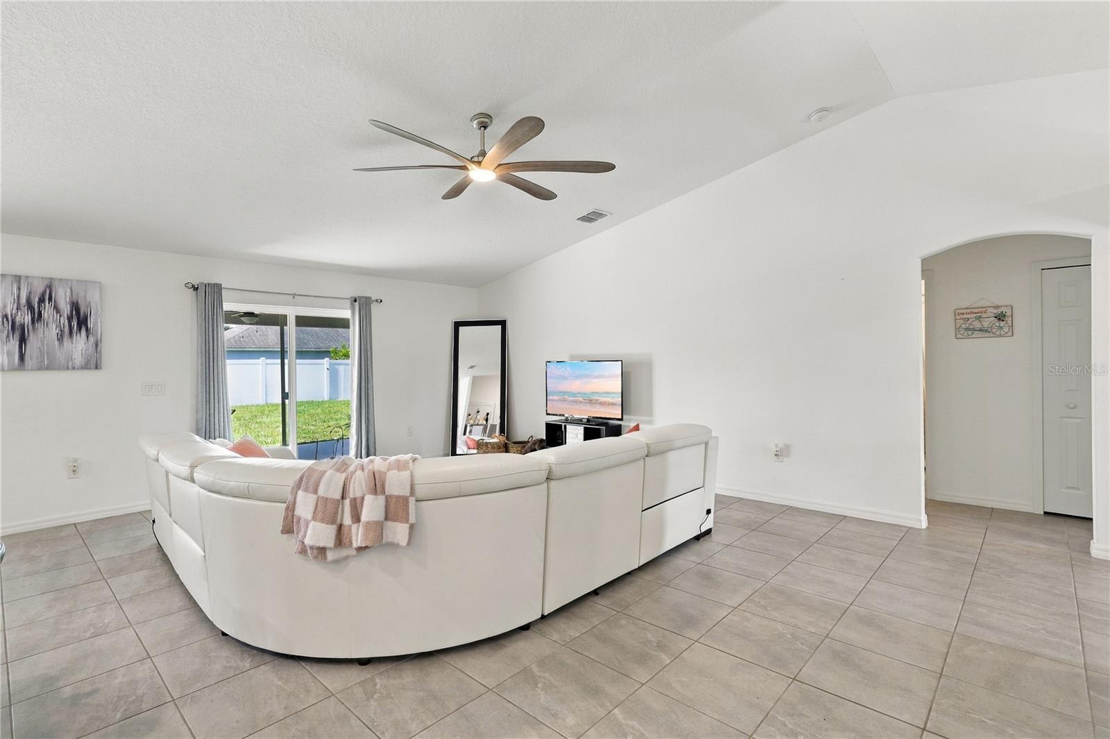 1162 NE PRESCOTT BLVD