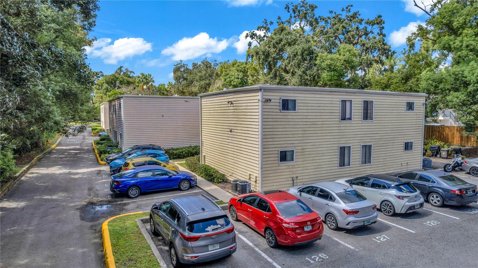 629 DELANEY AVE #18