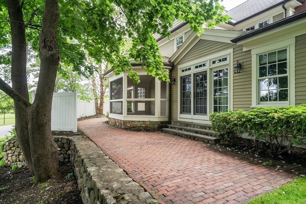 42 Clarke St