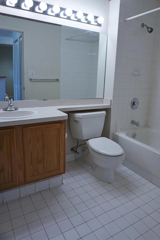 169 Monsignor Obrien Hwy # 213