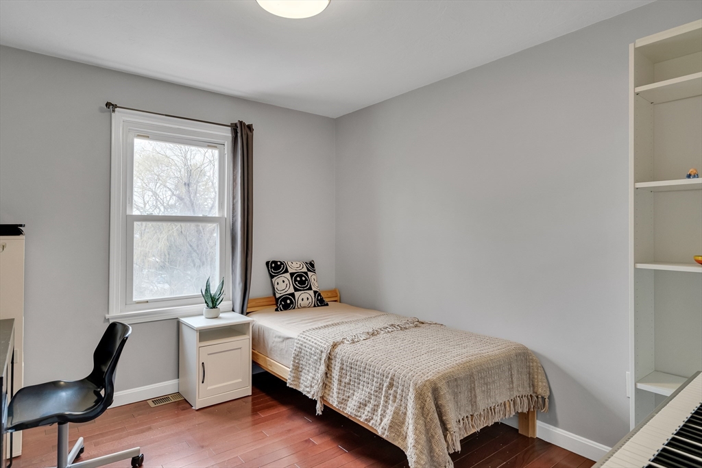8 Grouse St