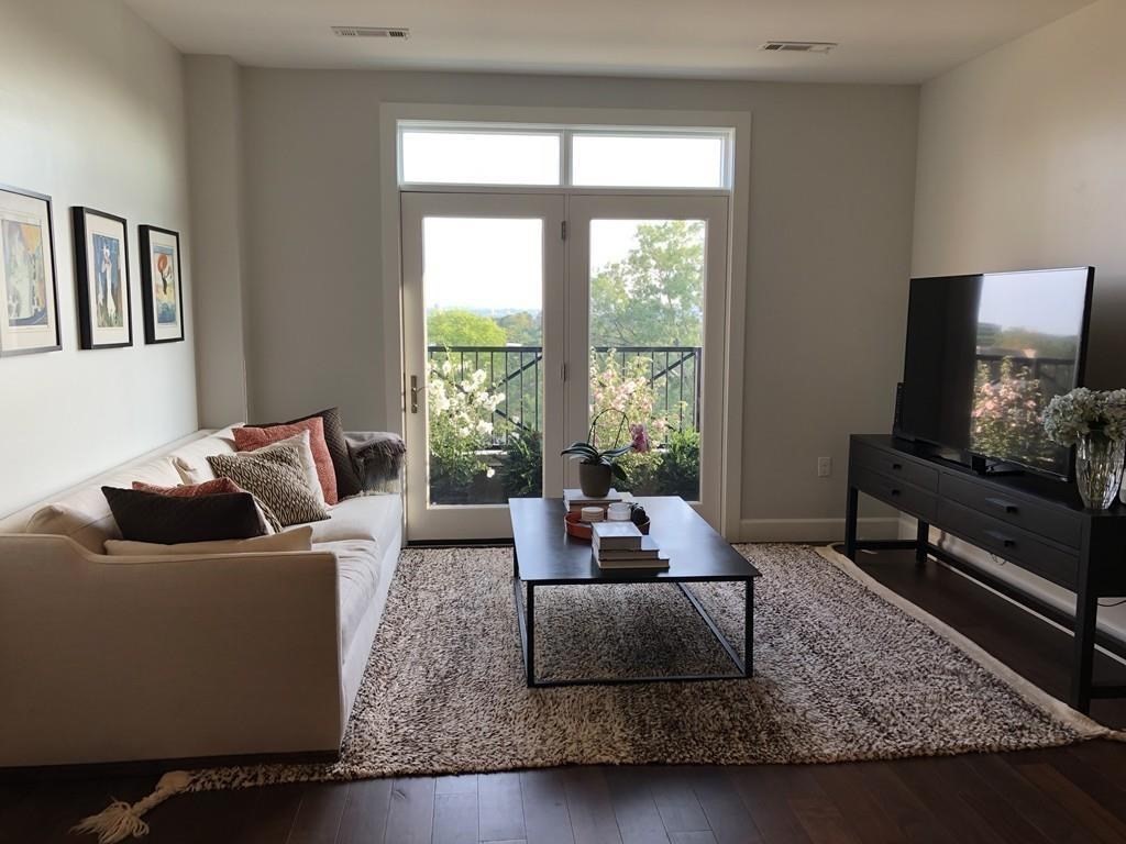 1501 Commonwealth Ave # 301