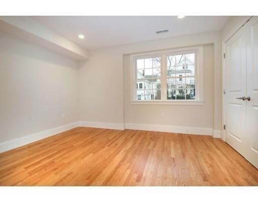 17 Sylvia St # 17