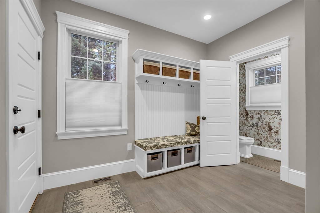 8 Holton Rd