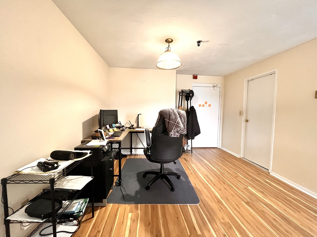 115 W Squantum # u907