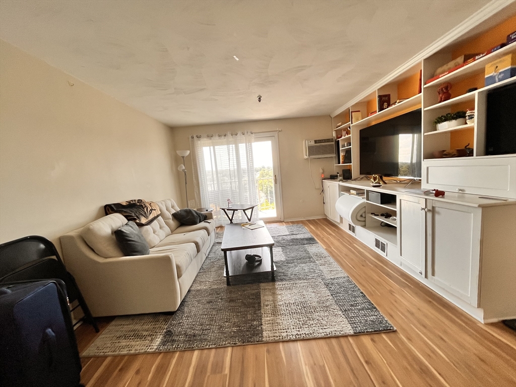 115 W Squantum # u907