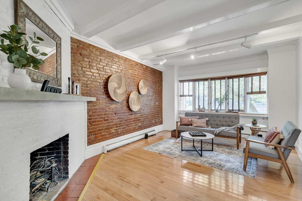 82 Hancock St # 1
