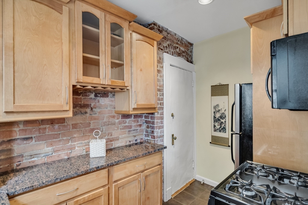 82 Hancock St # 1