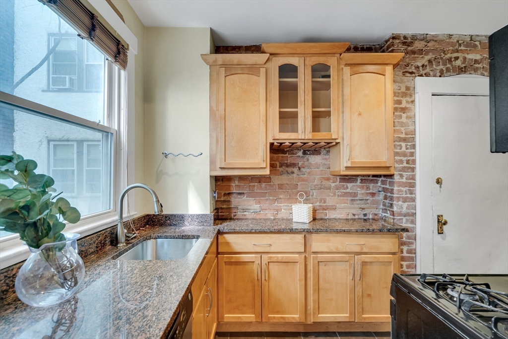 82 Hancock St # 1