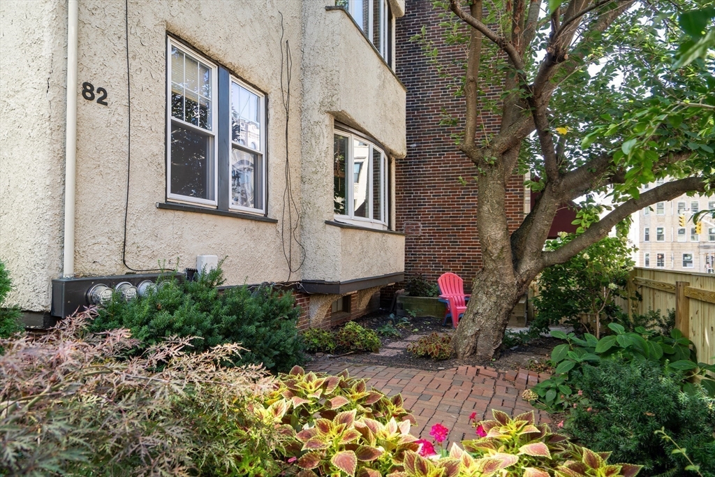 82 Hancock St # 1