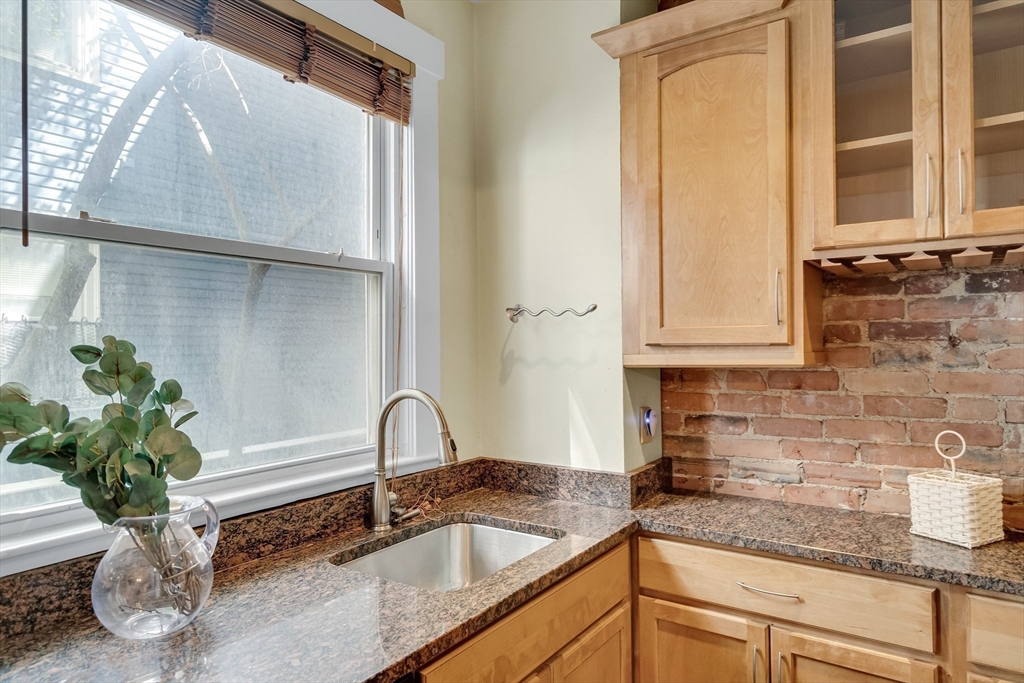 82 Hancock St # 1