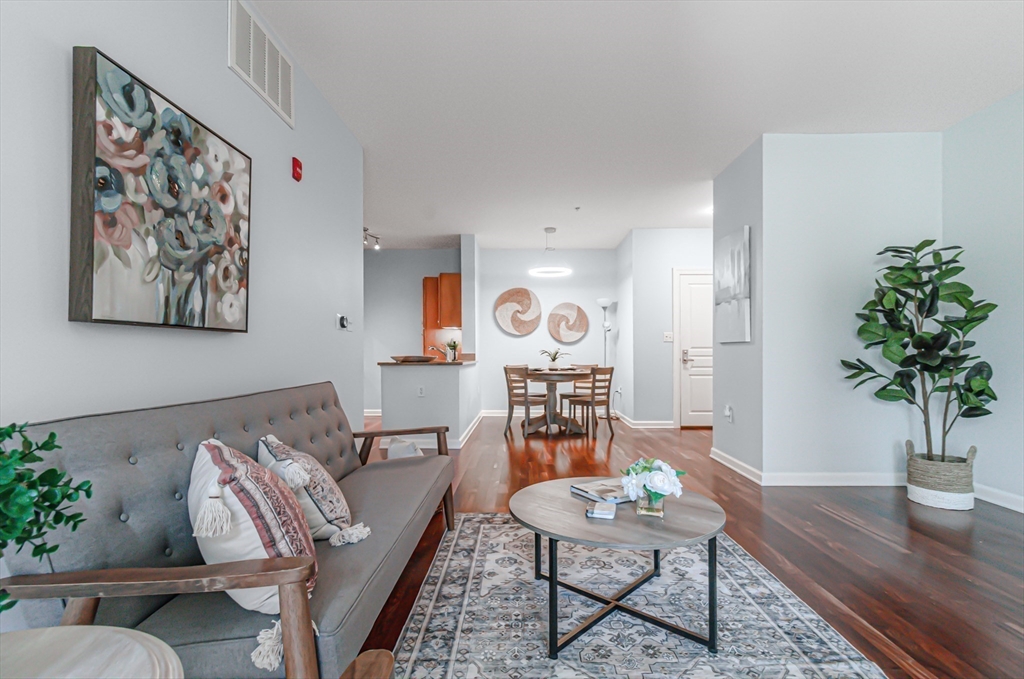 3 Repton Cir # 3104