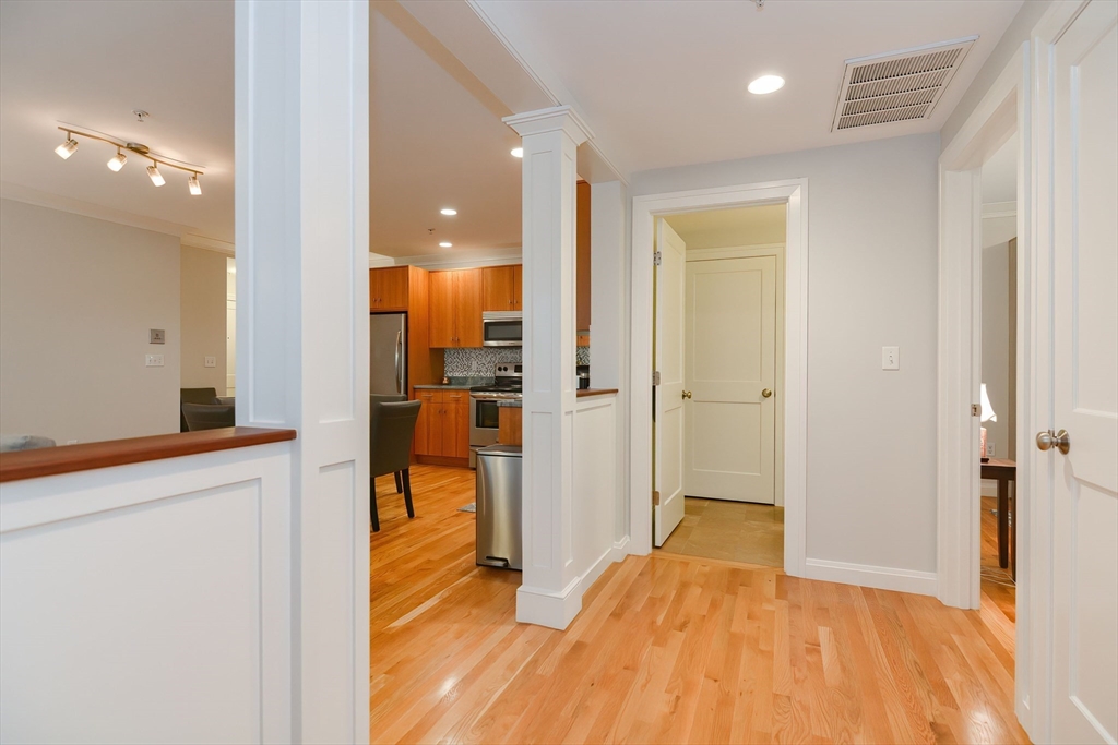 156 Green St # 201