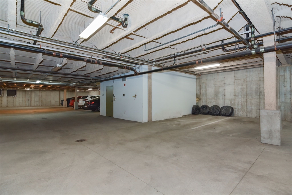 156 Green St # 201