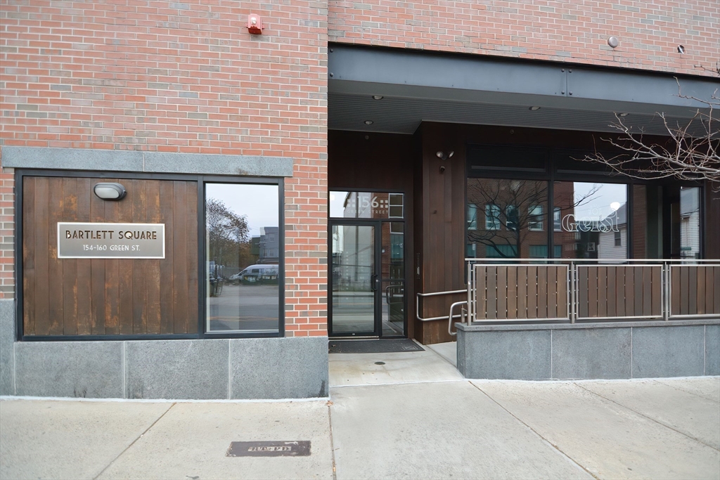 156 Green St # 201