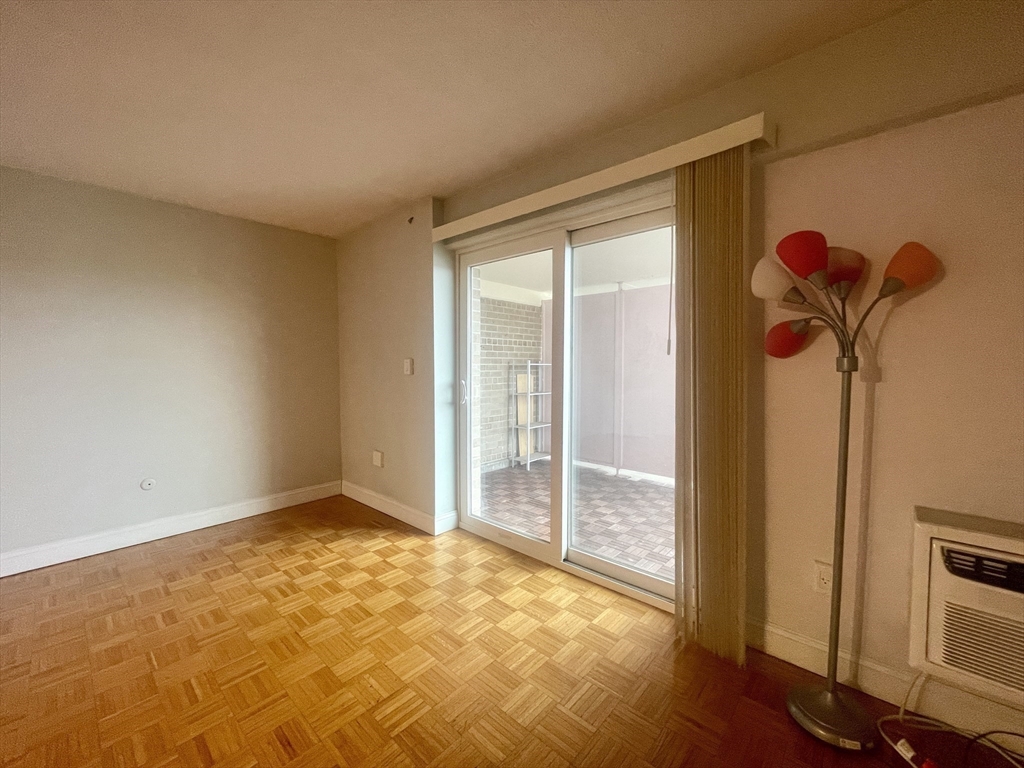 1025 Hancock St # 8G