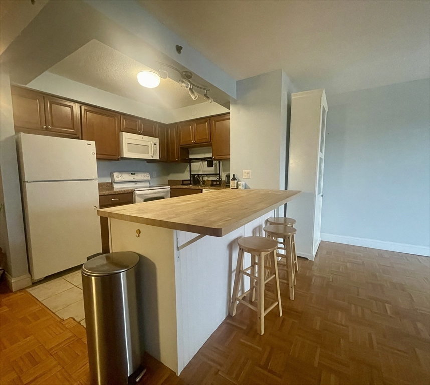 1025 Hancock St # 8G