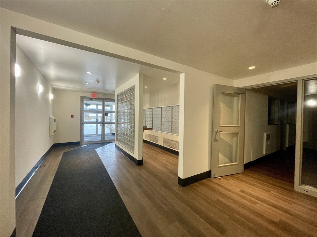 1025 Hancock St # 8G