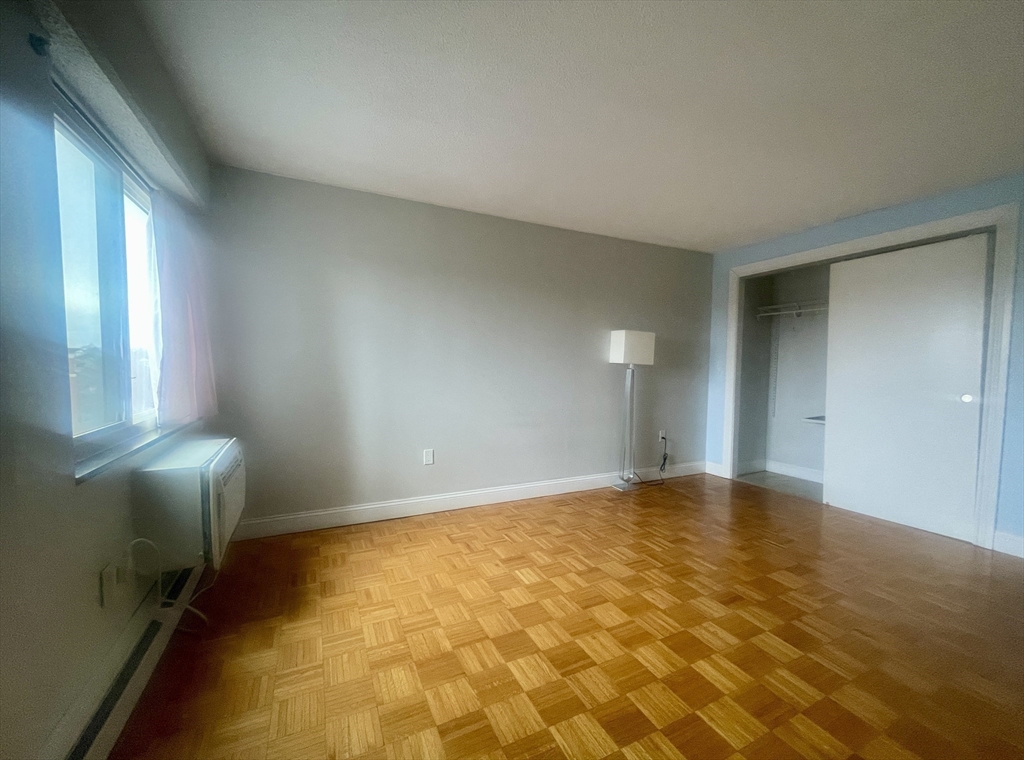 1025 Hancock St # 8G