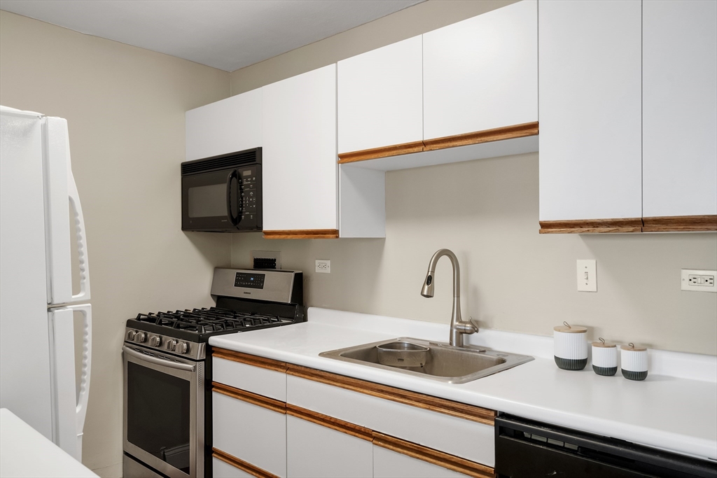 8 Whittier Place # 20A