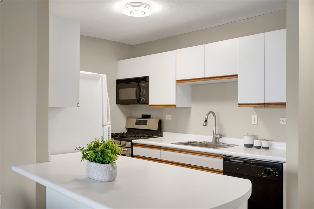 8 Whittier Place # 20A