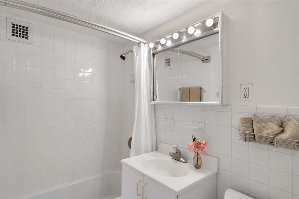 8 Whittier Place # 20A