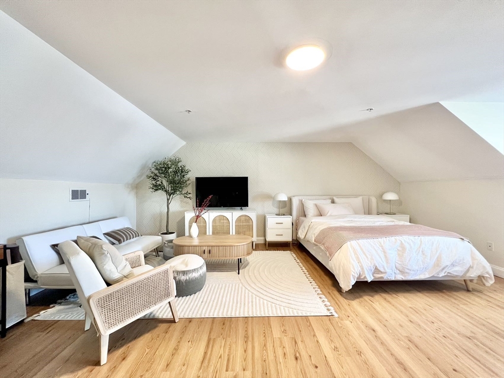 105 Myrtle St # 105