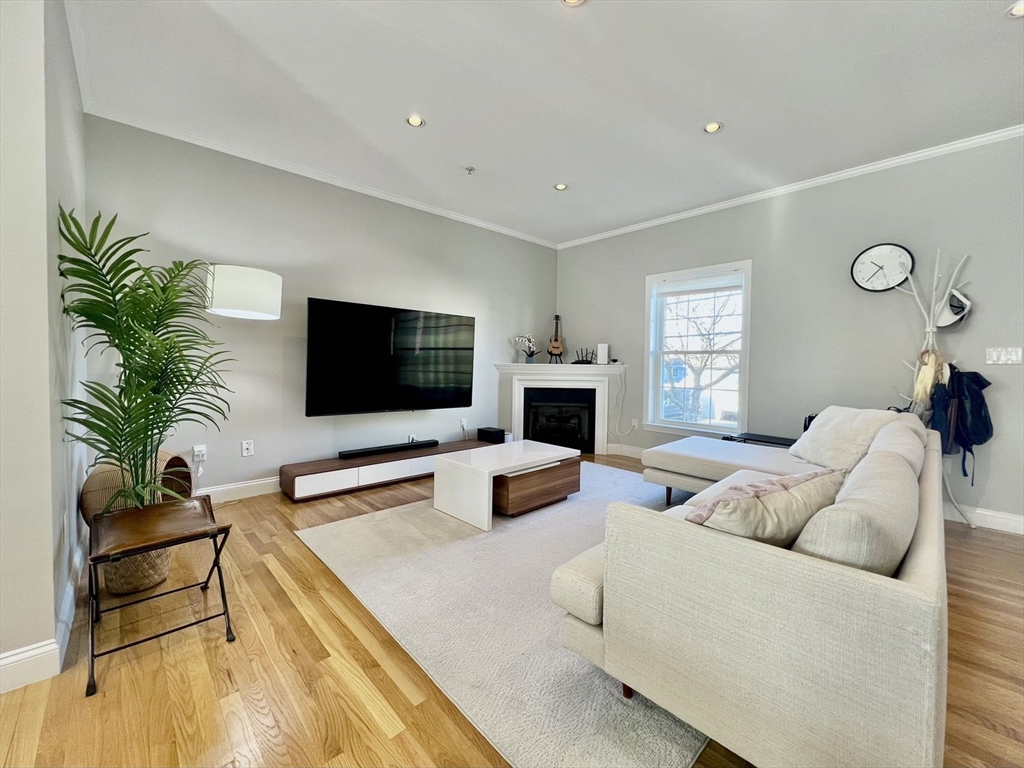 105 Myrtle St # 105