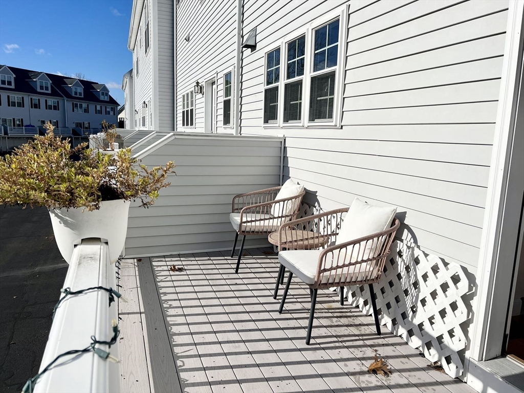 105 Myrtle St # 105