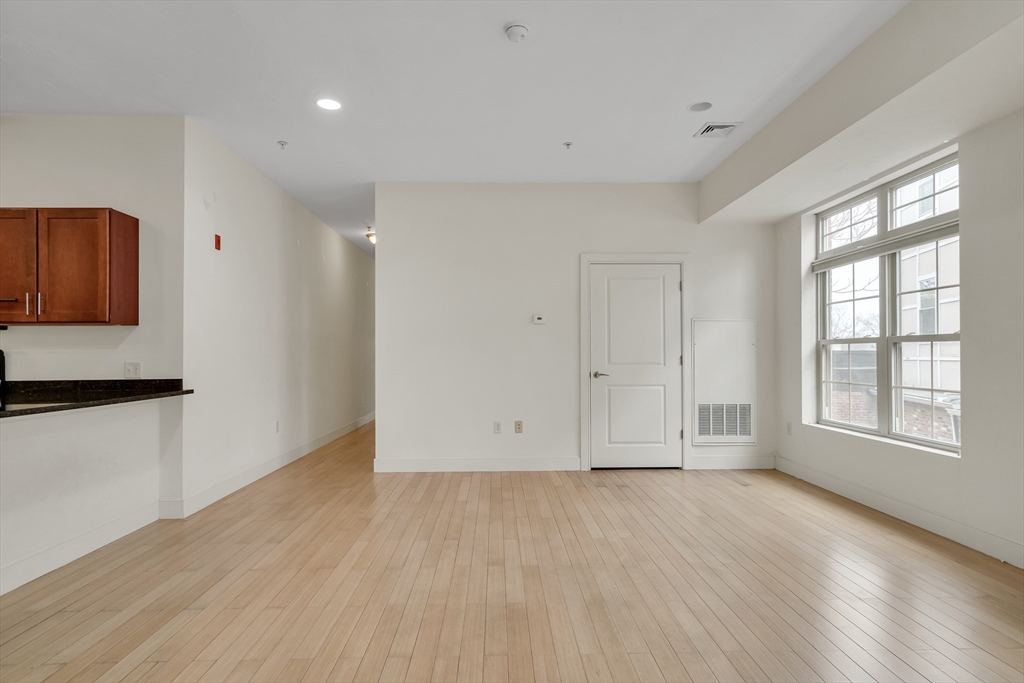 9 Gardner St # 7