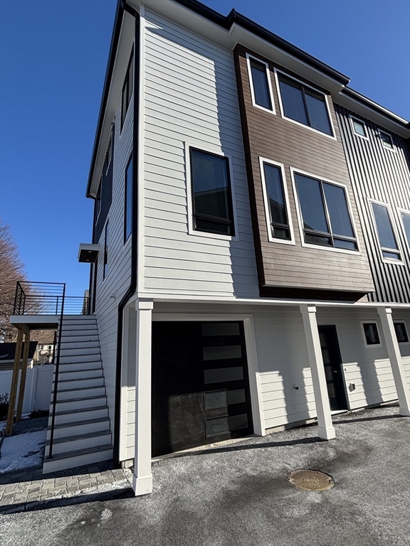 14 Fuller St # B